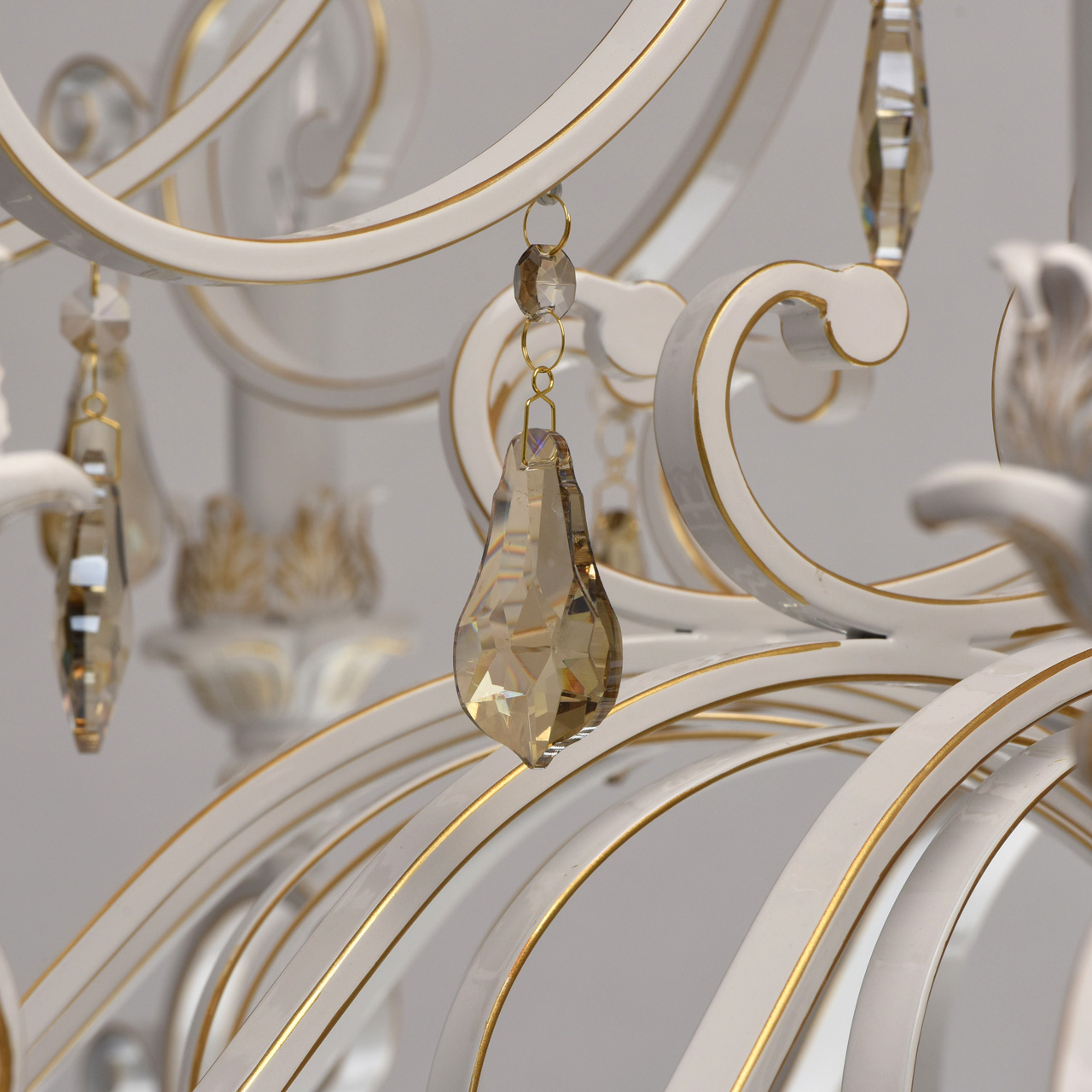 картинка Подвесная люстра Chiaro Версаче 28 639012828 от магазина pro-decor.kz